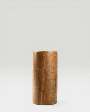 VELA - ljuslykta i alabaster, brun, medium