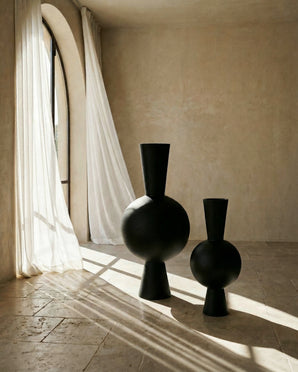 Vase, black