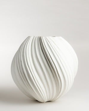 Vase, swirl, cream