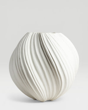 Vase, swirl, cream